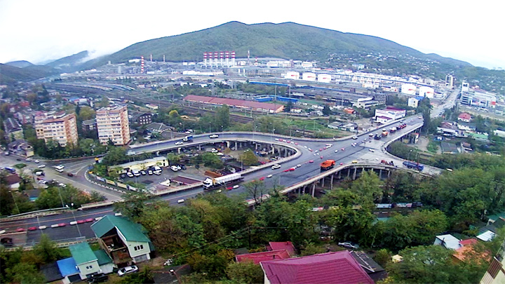 Онлайн веб-камера откуда открывается вид на Сочинскую улицу в Туапсе (Туапсе, Россия)